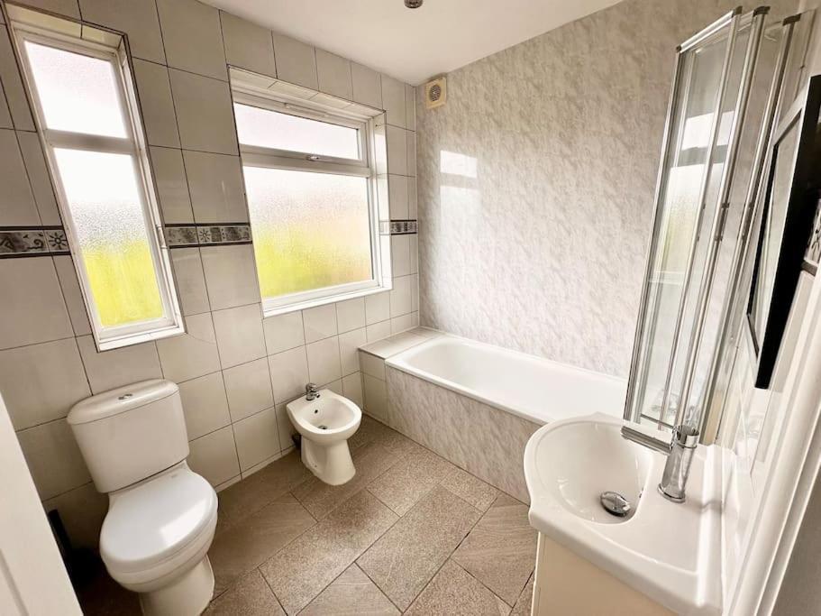 5 Bed Property In Se12 London Exterior foto