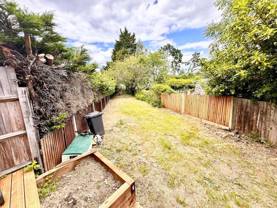 5 Bed Property In Se12 London Exterior foto